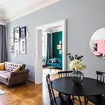 New Stylish 3 Suites Bedrooms Apt In Mala Strana - N2Nd